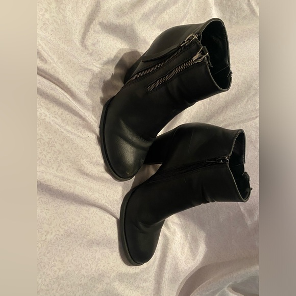 dominique nicole black boots - Picture 3 of 10